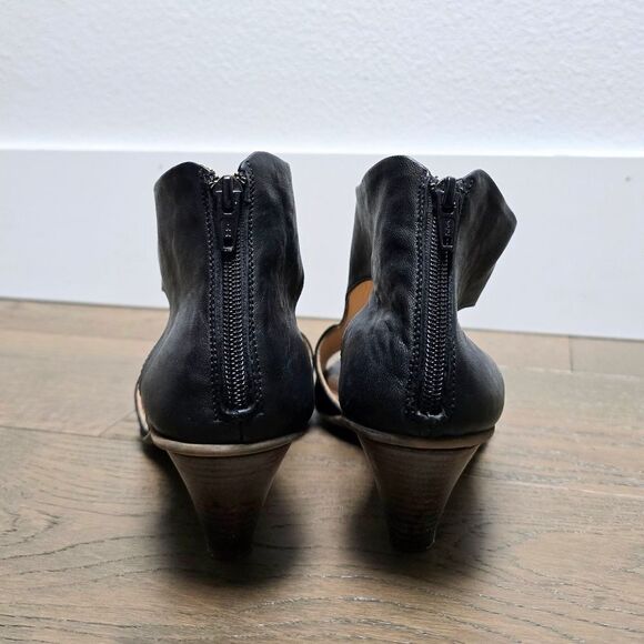 Gidigio Italy Italian Leather Peep Toe Shootie Sandal in Black - Picture 5 of 9